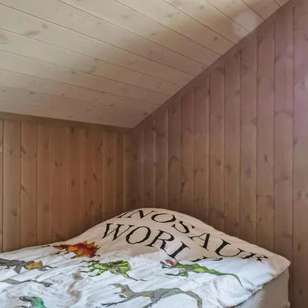 Ferienhaus Stunning In Vatnestrom With Sauna Skreeros