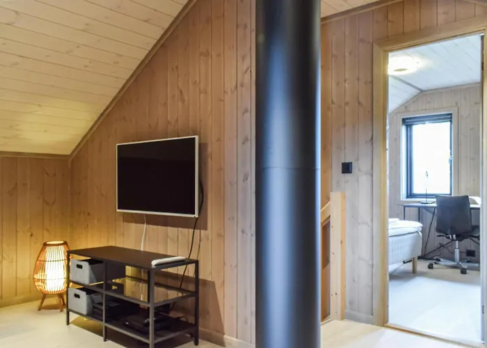 Stunning In Vatnestrom With Sauna Feriehus *